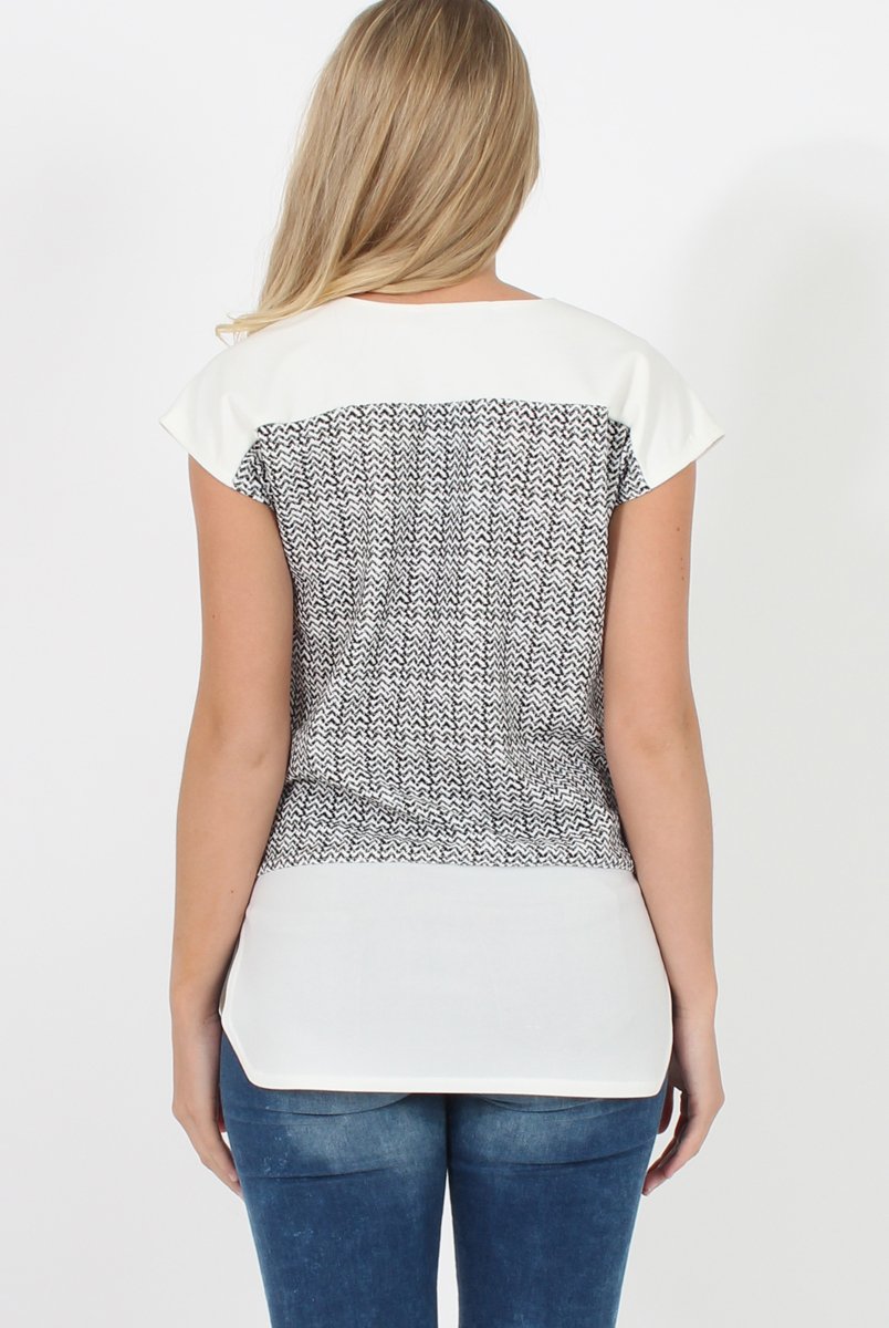Black and White Zig Zag Patterend Tee - Jayla